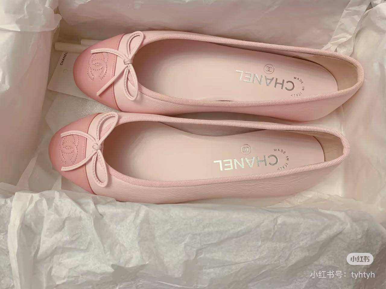 CHANEL
Size 36-41
130 dhs🇦🇪🇦🇪
Zain145
♥️♥️♥️