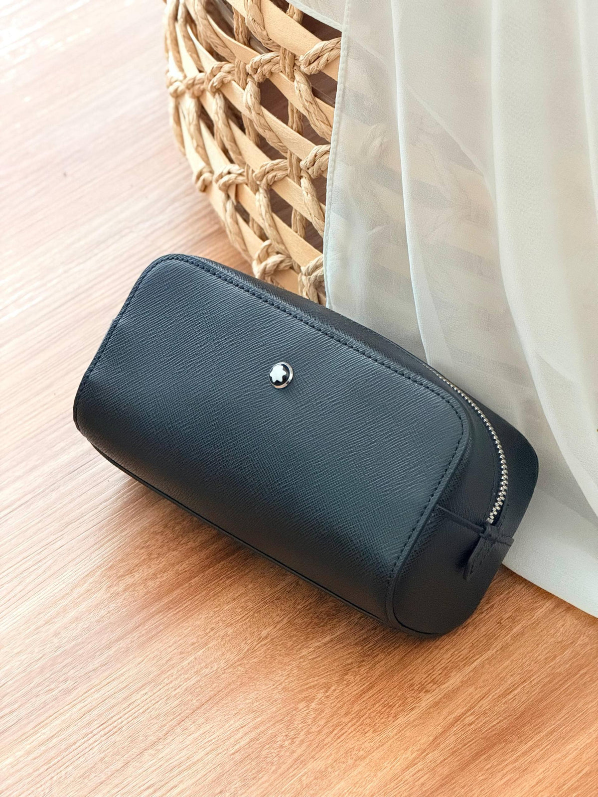 NEW COLLECTION
BRAND- MONTBLANC
POUCH
SUPER MASTER QUALITY
BOX WITH PAPER BAG
For Price 👇 WhatsApp✅
0568585901
0507557372
0552275751 Owner Zain 👌
Zain267
♥️♥️♥️