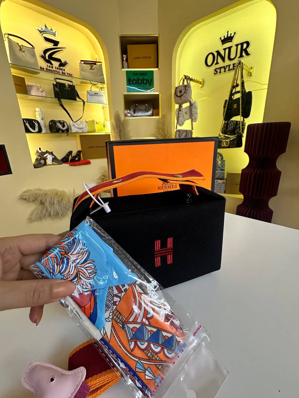 Hermes
200 dhs
With box
Zain95
♥️♥️♥️
Zc
