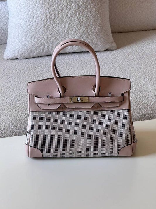 Hermes Birkin toile 30cm💕master quality😍
with box❤️
🎁🎁🎁
780 dhs🪙💚
Zain52
♥️♥️♥️