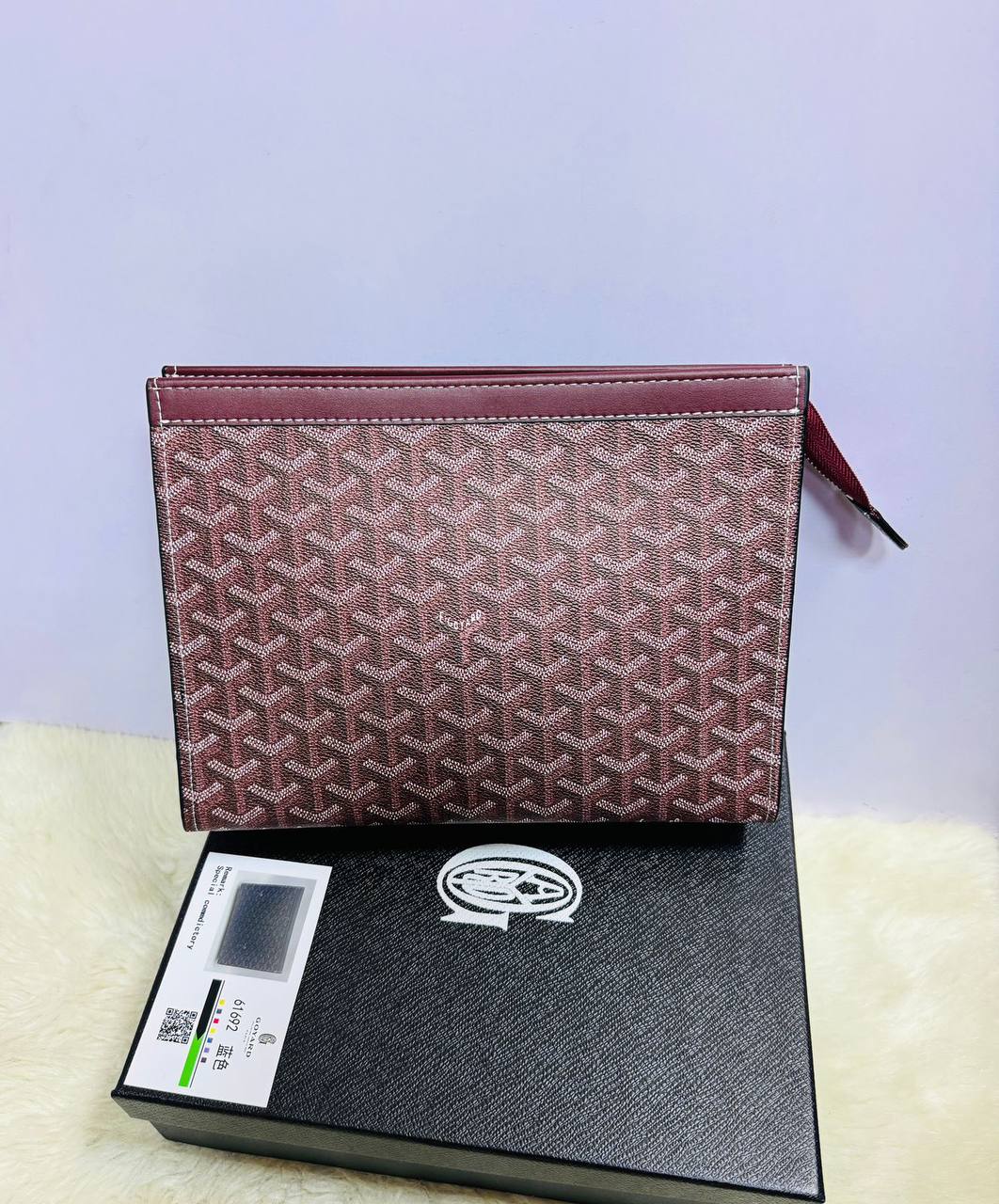 Goyard clutch
Good quality
With box
🎁🎁🎁
65 dhs🪙💚
Zain50
♥️♥️♥️