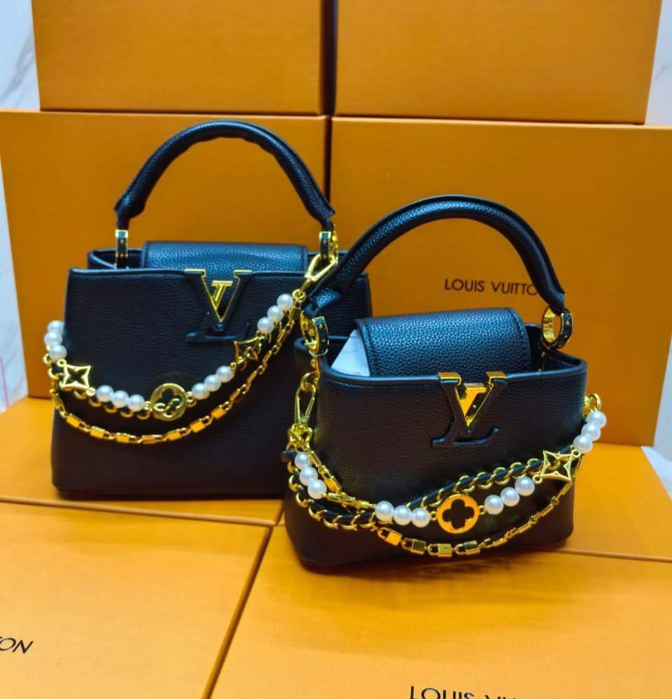 LV
27 cm 150 dhs💓
20 cm 130 dhs💓
with box
🎁🎁🎁
Zain143
♥️♥️♥️
