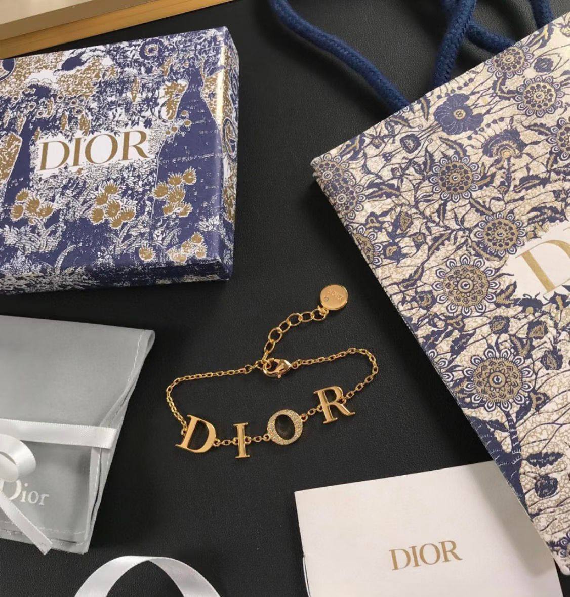 Dior
Bracelet 💥
Master quality 💯
With normal boxes 📦
55 dhs🇦🇪🇦🇪
With master box 🗃️
75 dhs🇦🇪🇦🇪
Zain216
♥️♥️♥️