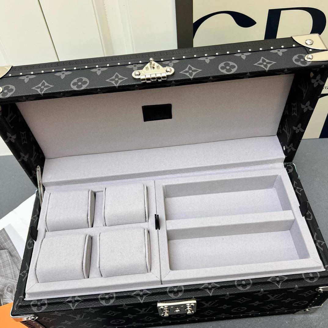 LV Box
Jewelry Box Matster quality
690 dhs❣️
Zain228
♥️♥️♥️