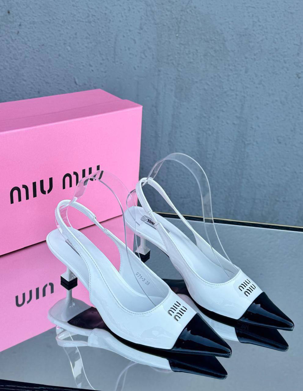 MIU MIU 3cm
💯high quality
Size 36-37-38-39-40-41
115 dhs❤️
Zain86
♥️♥️♥️