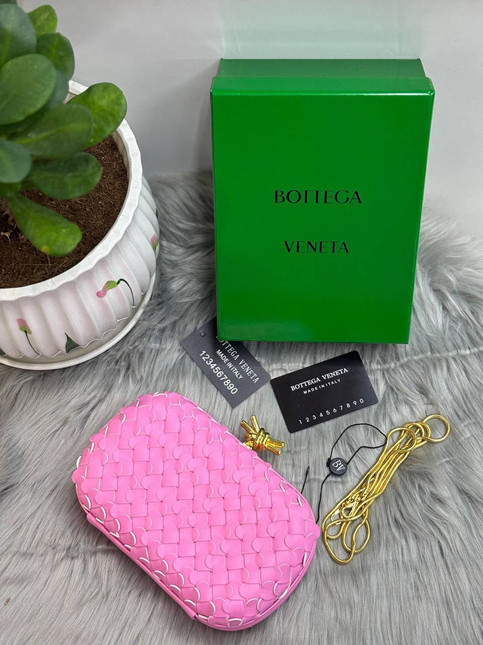 BOTTEGA
SIZE ………21 CM 🥰
115 dhs🪙🌨️
with Box
🎁🎁🎁
Zain244
♥️♥️♥️