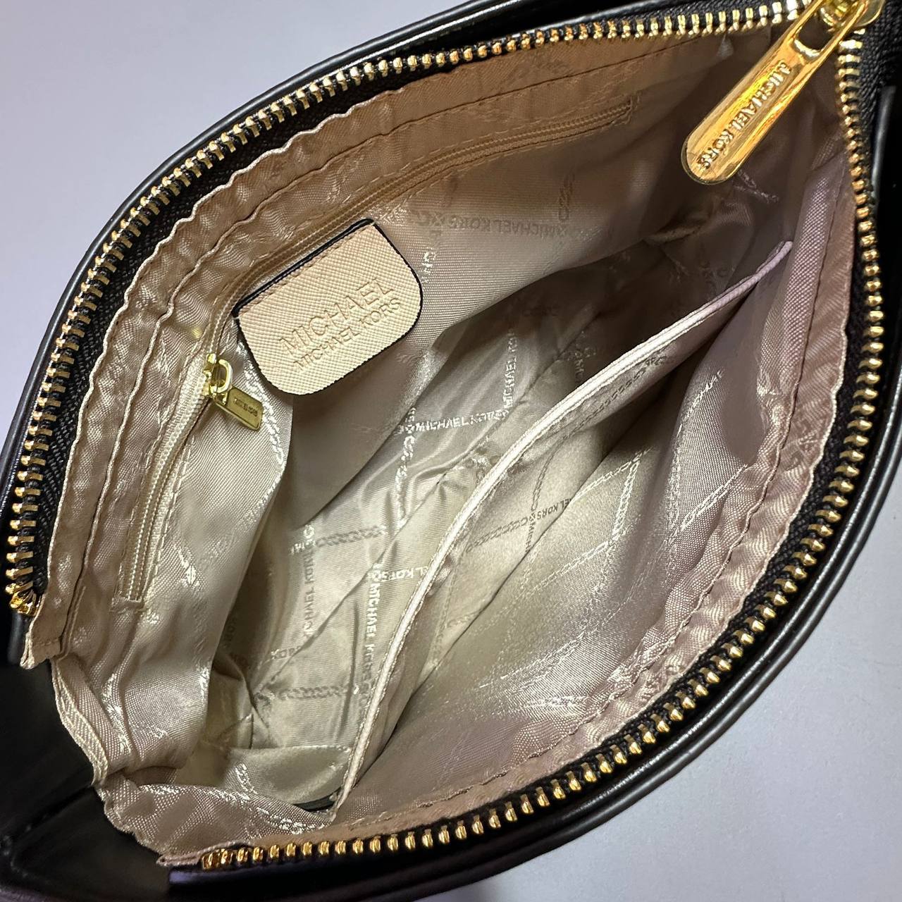 MK
NEW CAME GOOD QUALITY
80 dhs✅
SIZE: 25cm
Zain39
♥️♥️♥️