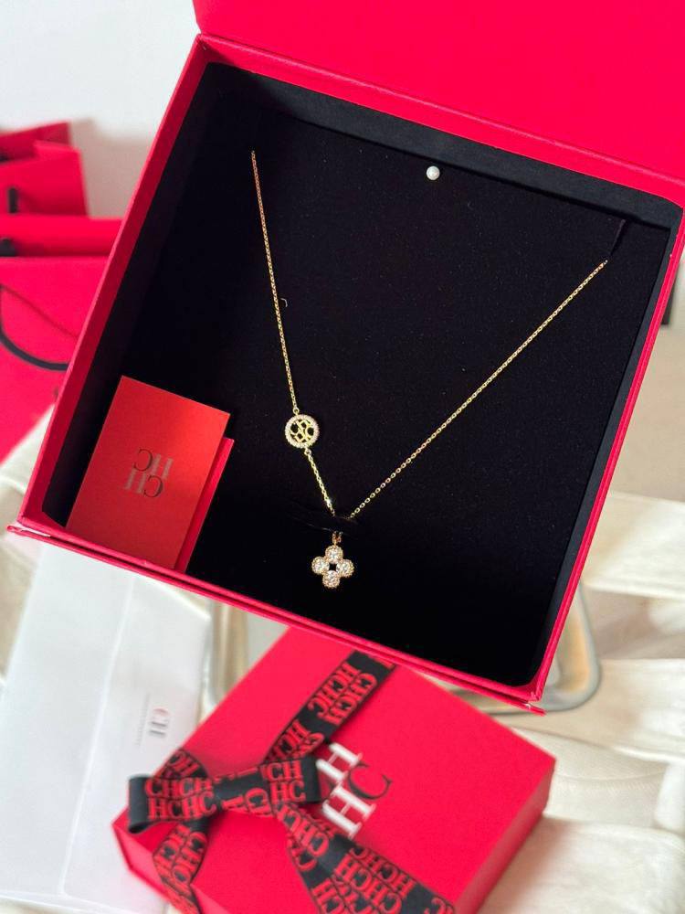Carolina ❤️🔥*
Necklace ✨
Master quality 💯
With normal boxes 🗃️
50 dhs✅
Zain216
♥️♥️♥️