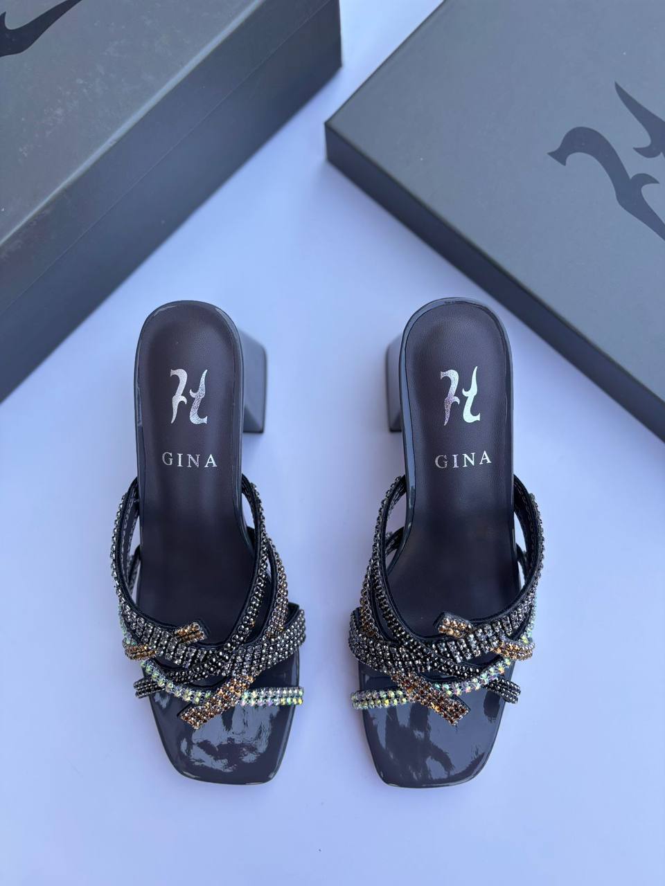 Gina
120 dhs🪙🌨️
Size 36-42
Zain55
♥️♥️♥️