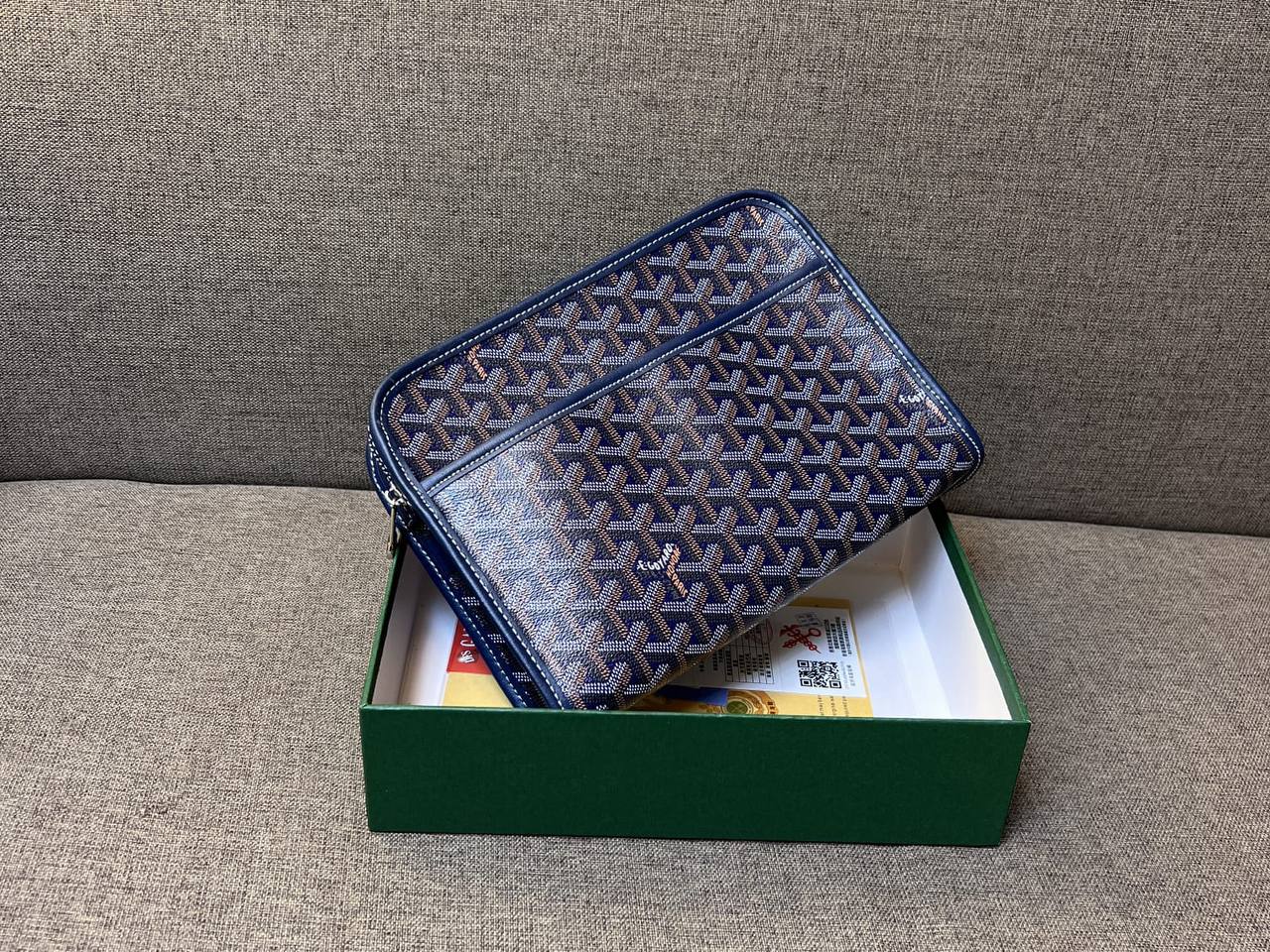 Goyard
70 dhs✅
with box
🎁🎁🎁
25cm
Zain26
♥️♥️♥️