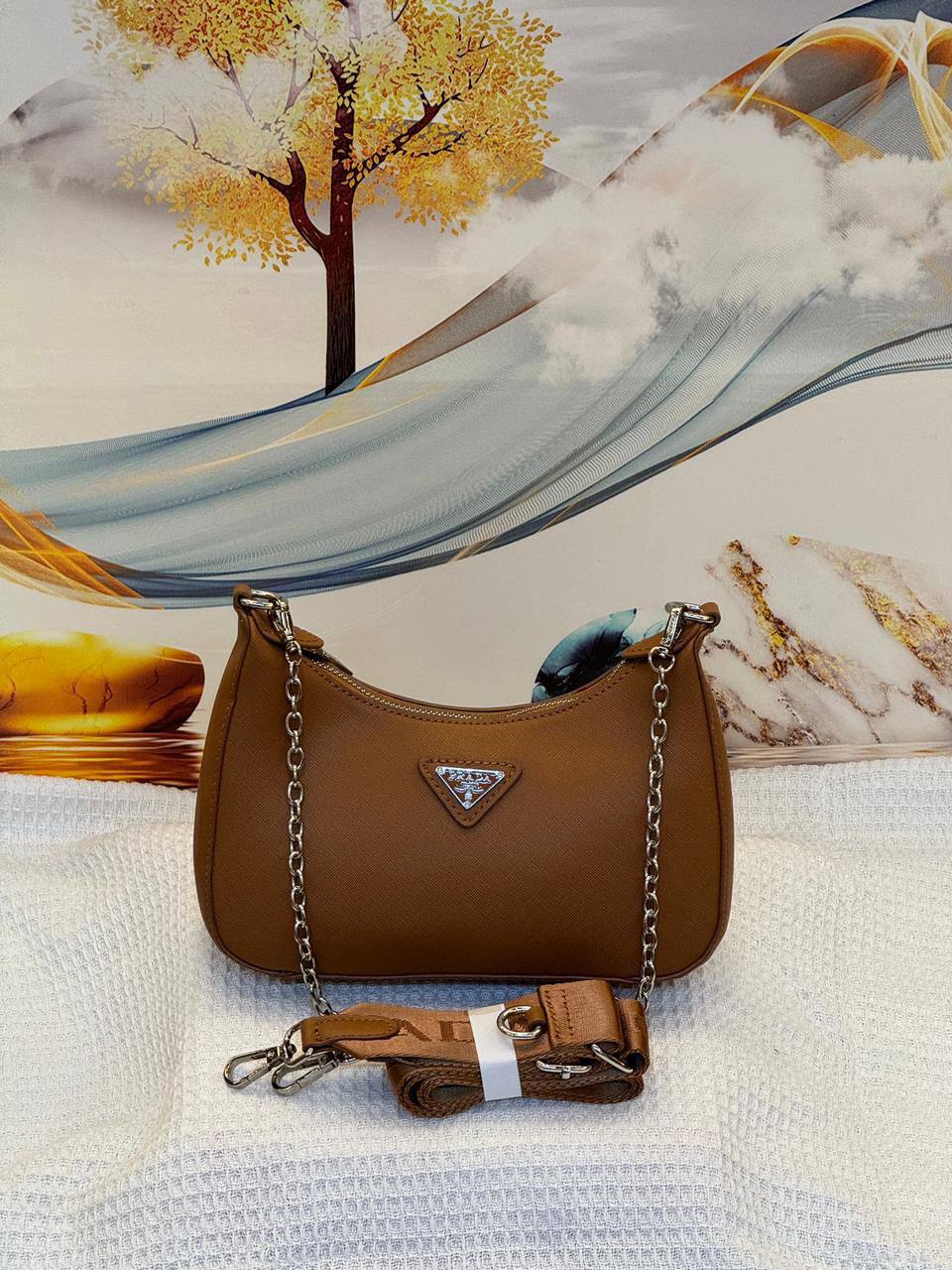 Prada
Best quality
with box’s
🎁🎁🎁
95 dhs✅
size 22 CM
Zain290
♥️♥️♥️