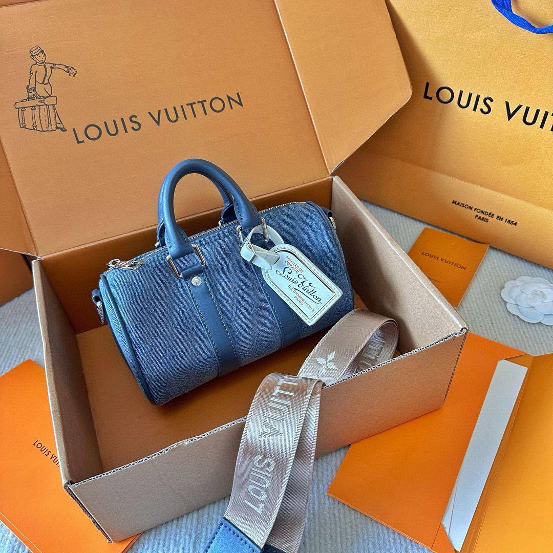 LV
COPY ONE
NEW CAME
WITH DOUBLE BOX
215 dhs🇦🇪🇦🇪🇦🇪
Zain17
♥️♥️♥️