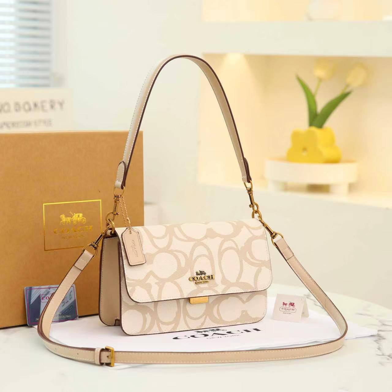 Coach
Best quality
With box’s
110 dhs🇦🇪🇦🇪🇦🇪
size 24cm
Zain158
♥️♥️♥️