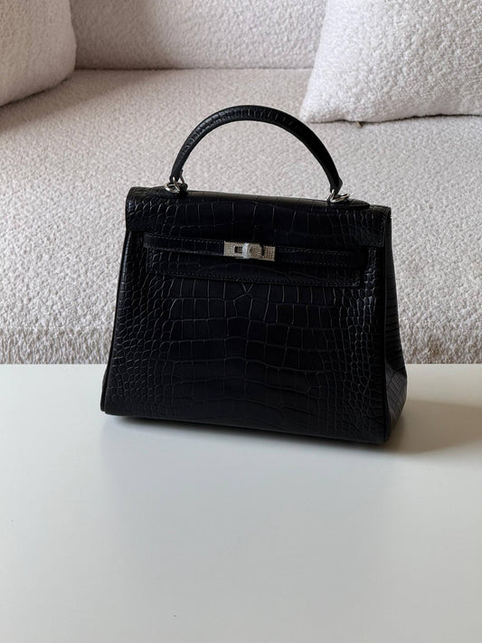 Hermes
kelly croc 25cm💥Master quality ✅with box📦
780 dhs❣️
Zain52
♥️♥️♥️