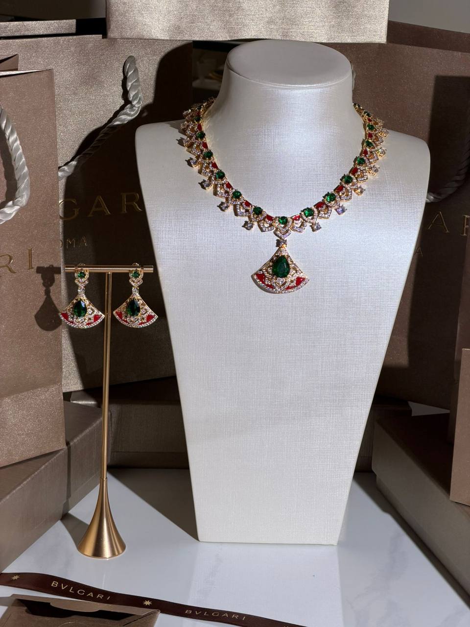 *BVlGARI*
New Collection 😍
Quality: Super Master
Non -Tarnish color
* Necklace
* Earrings
* For Price 👇 WTSP Text Zain 0568585901
*
* Zain268
♥️♥️♥️