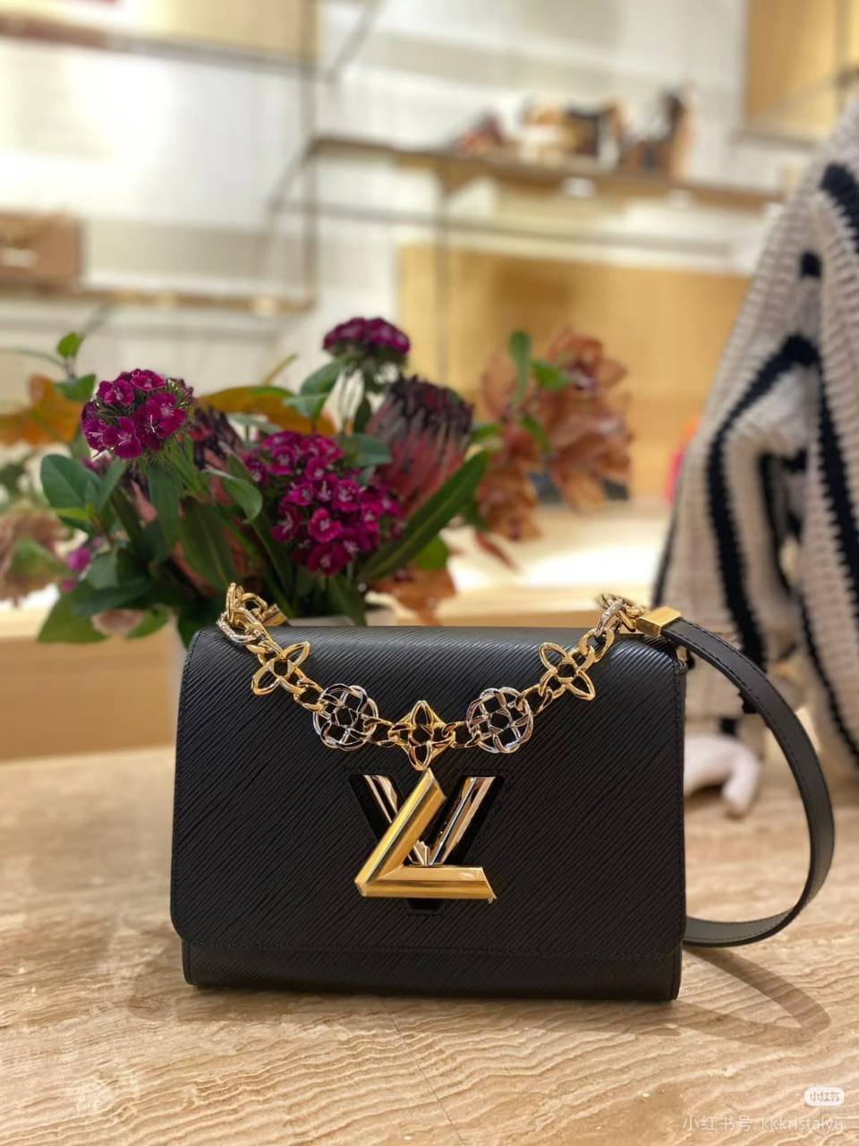 LV
Master🌺
330 dhs✅
Zain10
♥️♥️♥️