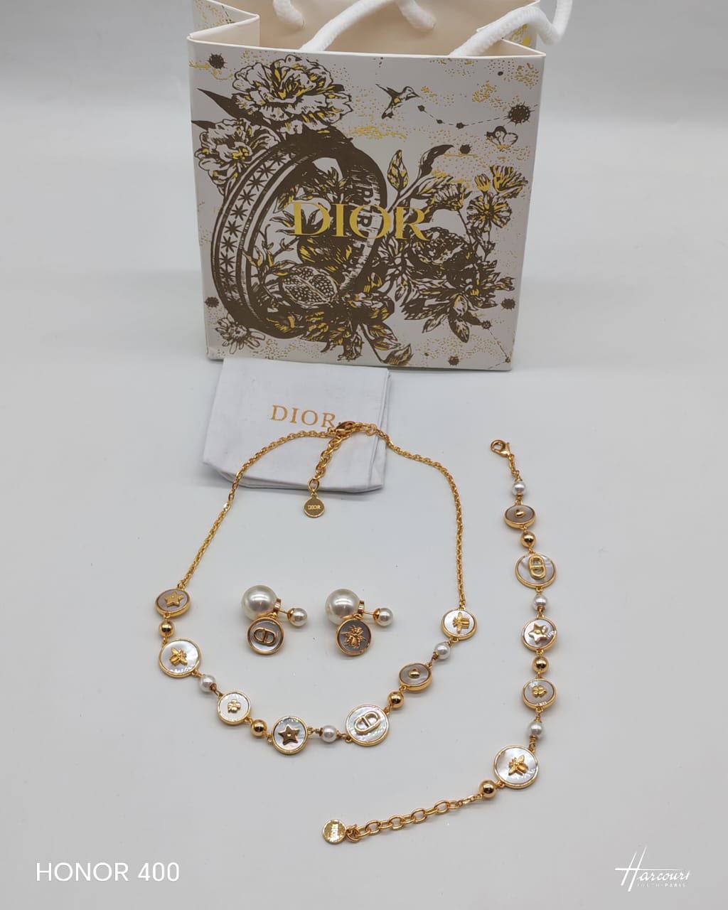 Dior
Set
230 dhs🇦🇪🇦🇪
Zain122
♥️♥️♥️