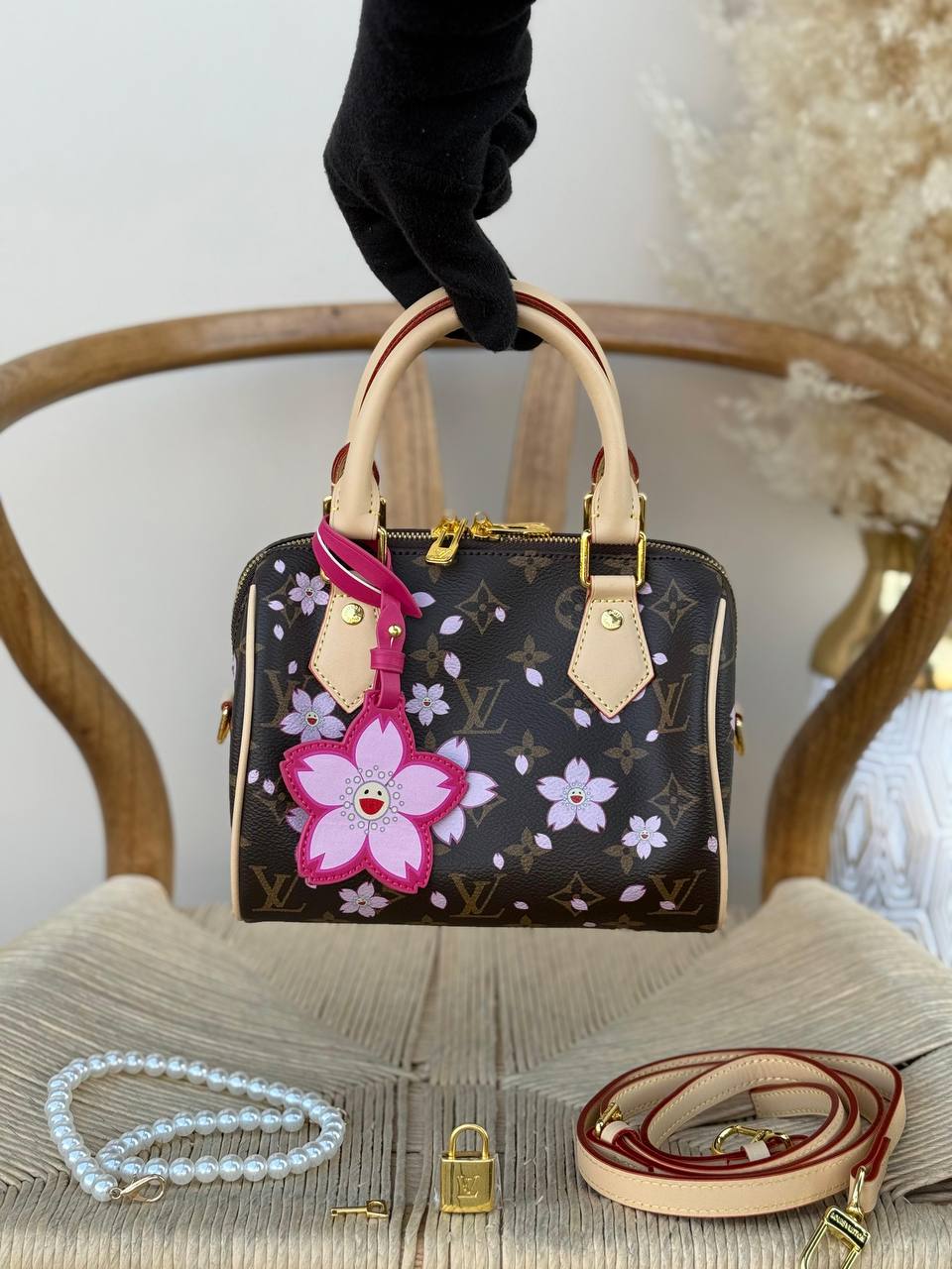 LV
20cm
320 dhs💓
Top quality
With box🎁
Zain167
♥️♥️♥️