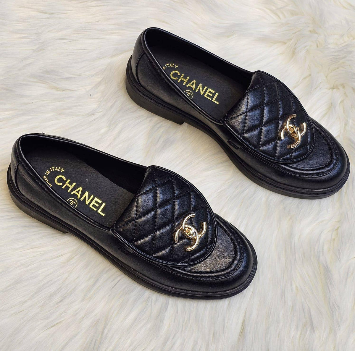 CHANEL
Size : 36 to 41
280 dhs🇦🇪🇦🇪
Zain224
♥️♥️♥️