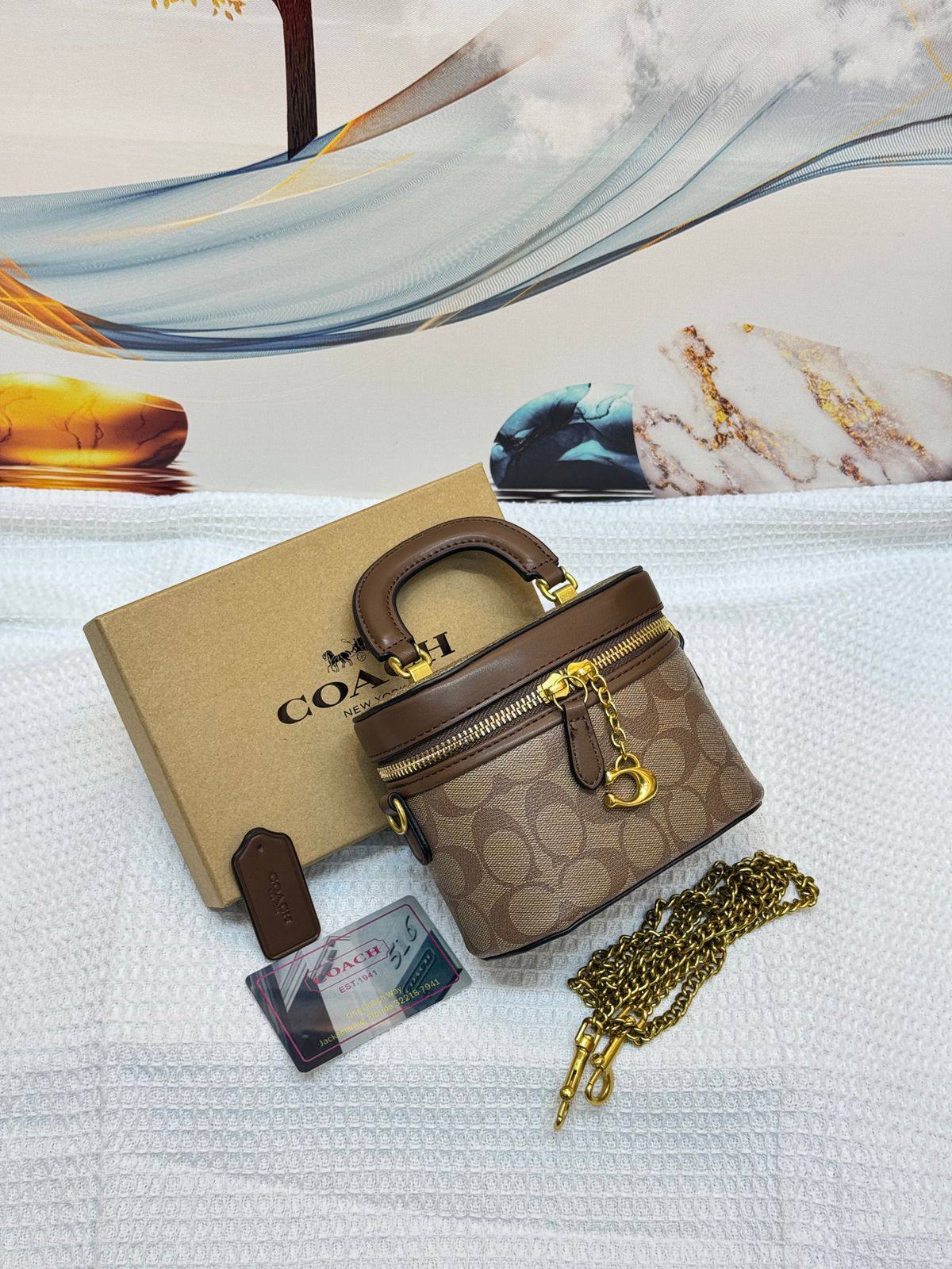 COACH
Best quality
with box
95 dhs🇦🇪🇦🇪
size 15CM
Zain290
♥️♥️♥️