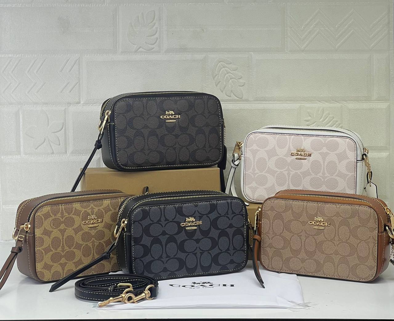 Coach
with box
🎁🎁🎁
95 dhs✅
Zain13
♥️♥️♥️