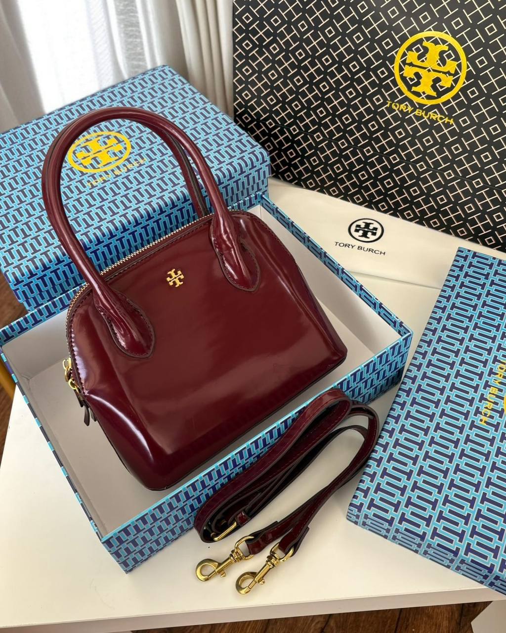 Tory burch
23cmx17cmx10cm
90 dhs✅
with box
🎁🎁🎁
Zain72
♥️♥️♥️