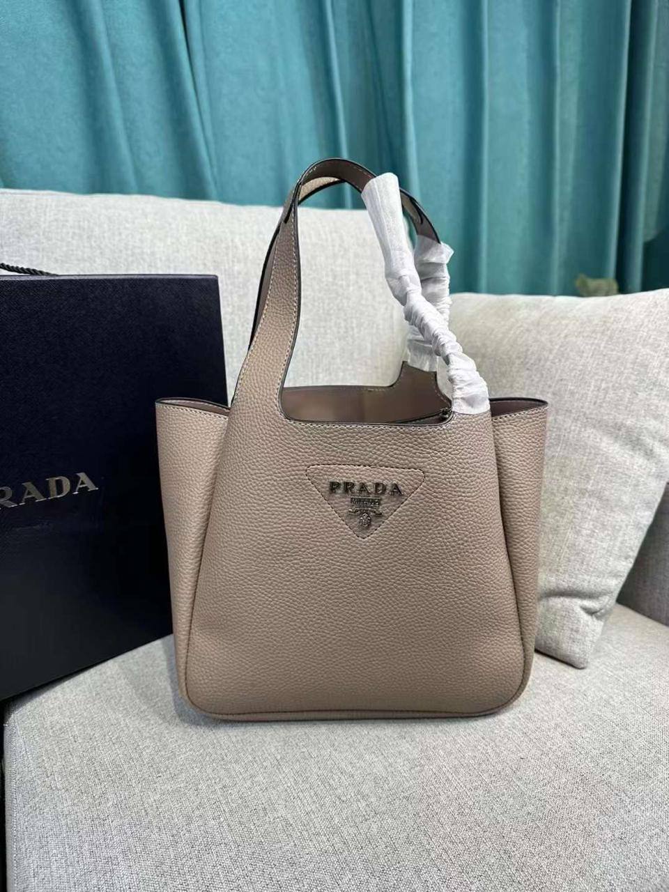🎉 Offer 🎊 Prada / Bottega
Good quality
Size : 25 * 22 cm
70 dhs🪙🌺
Limit Stock
Zain115
♥️♥️♥️