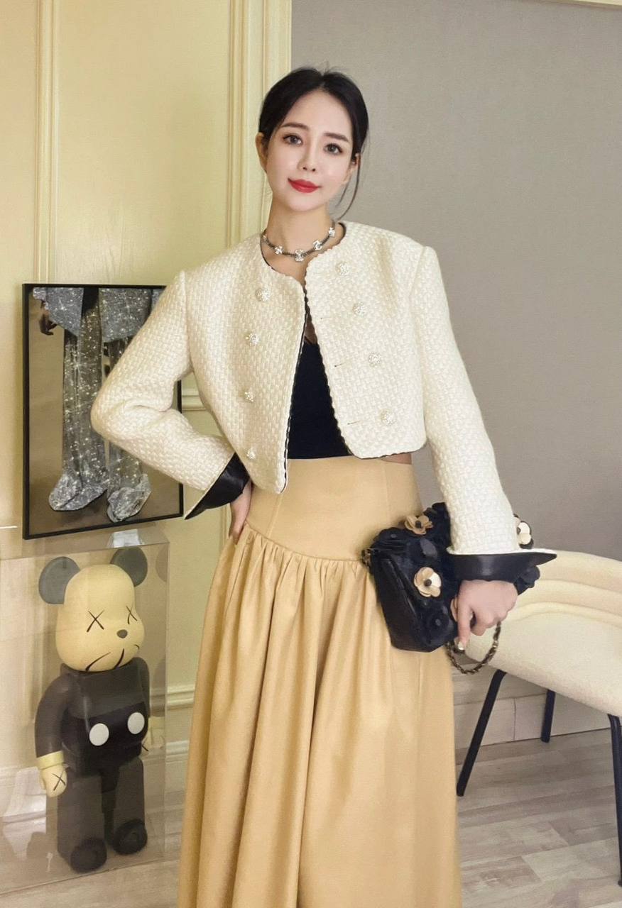 CHANEL
COPY ONE
WITH BOX
140 dhs✅
Zain295
♥️♥️♥️