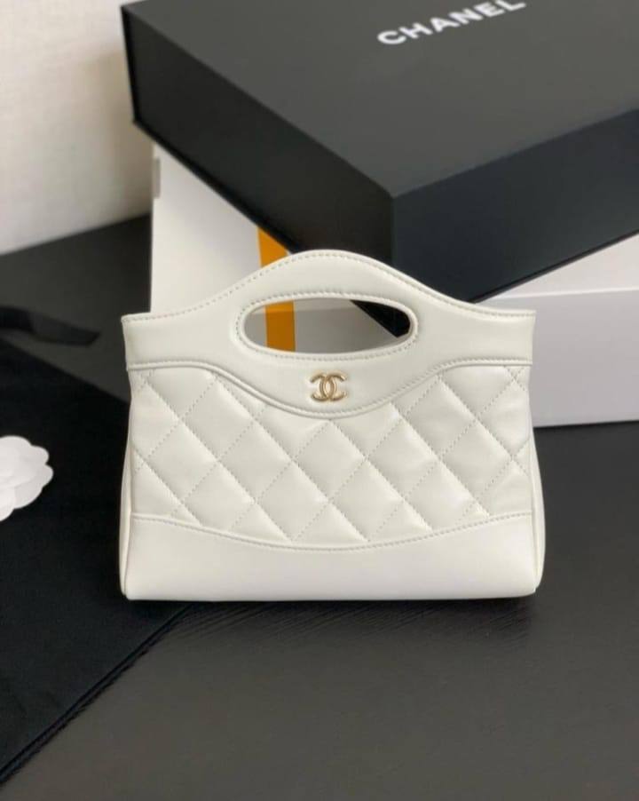 Chanel
90 dhs🪙🌨️
Zain136
♥️♥️♥️
