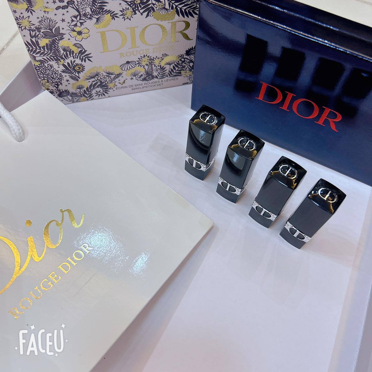 Dior Set
With paper bag
55 dhs🪙💕
Zain17
♥️♥️♥️