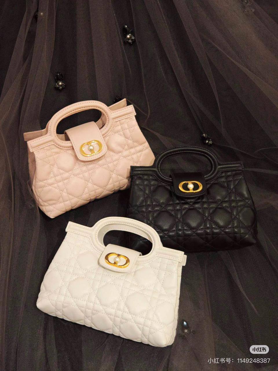 Dior
110 dhs🗽
with box
🎁🎁🎁
20/14/8
Zain07
♥️♥️♥️