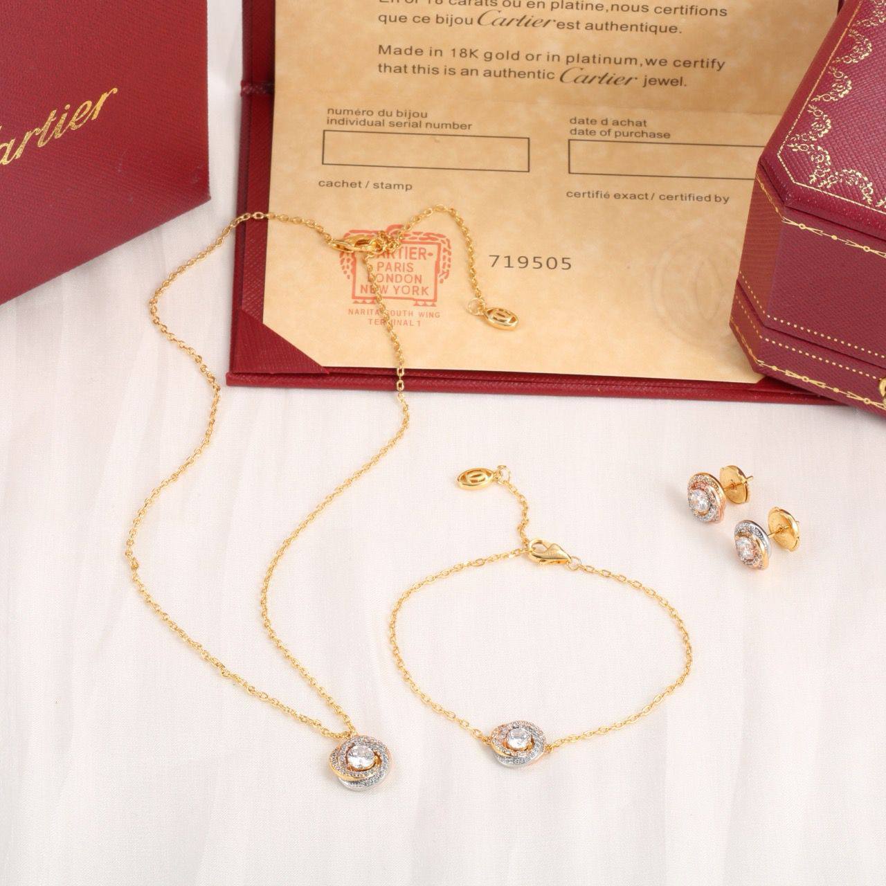 Cartier ❤️🔥*
Necklace 🍁
Bracelet 🌸
Earring 💥
Master quality 💯
With normal boxes 🗃️
120 dhs✅
With master box 📦
160 dhs✅
Zain216
♥️♥️♥️