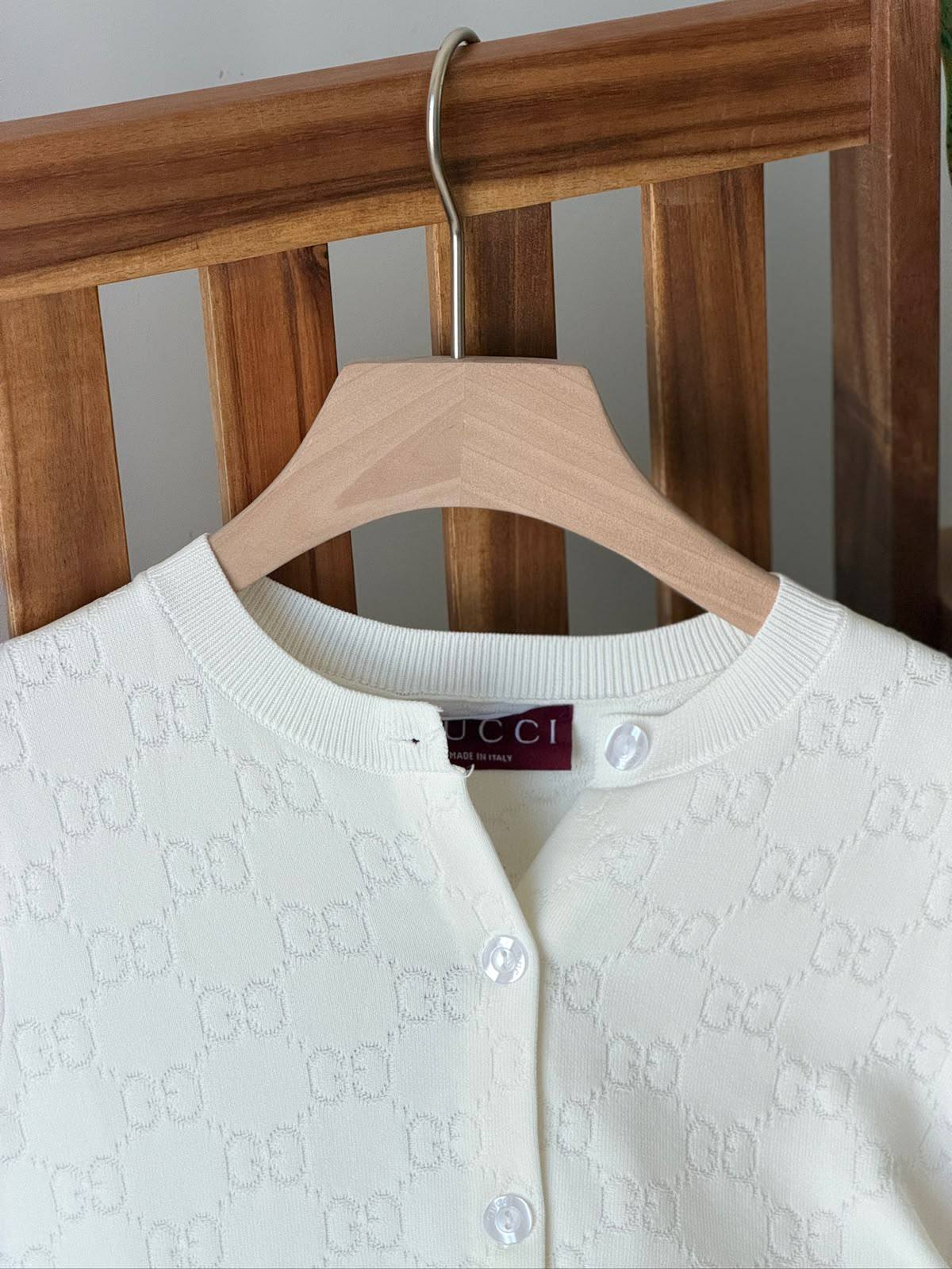 GUCCI NEW
✨VIP QUALITY ✨
Size : S-M-L-XL
350 dhs🇦🇪🇦🇪🇦🇪
Zain287
♥️♥️♥️