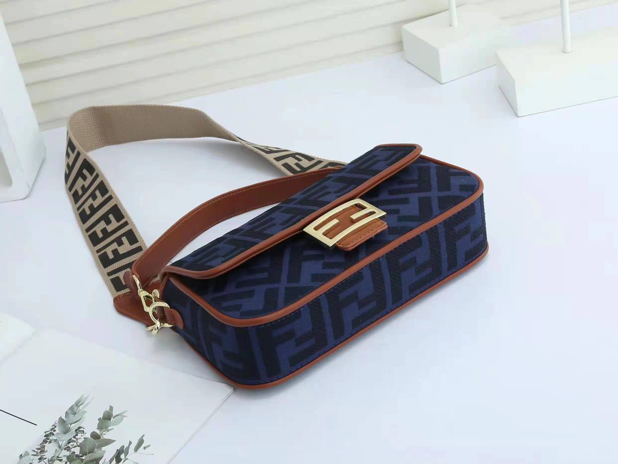 Fendi - YSL - Gucci
95 dhs✅
high quality
With box
🎁🎁🎁
Zain26
♥️♥️♥️