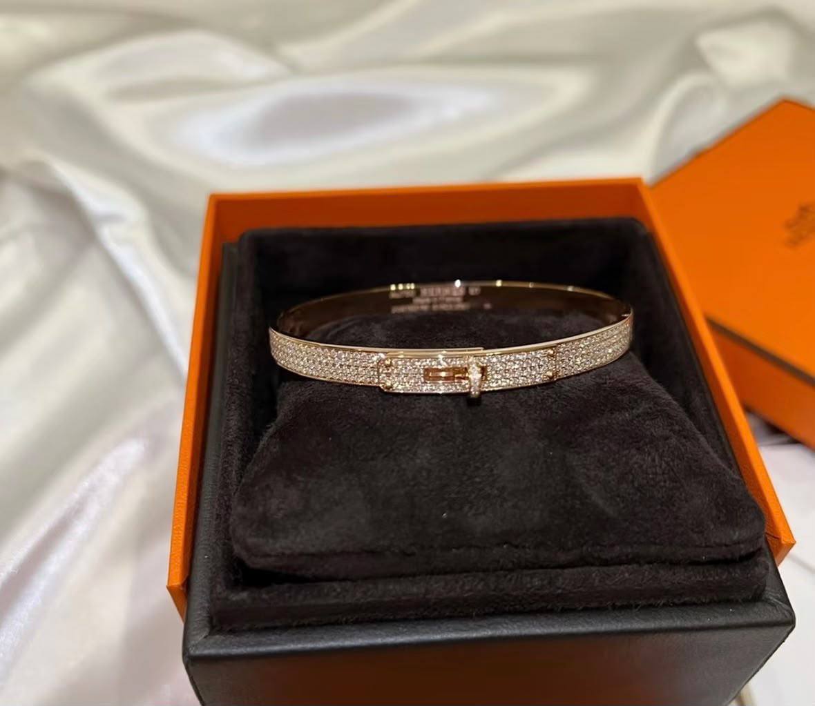 Hermes Bangle
Master quality
*90* AED normal box 📦
Zain48
♥️♥️♥️