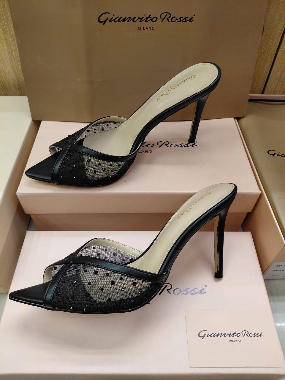 Gianvito Rossi 9cs
High Heel New Arrived
High Quality
Size 36 To 41
100DHS🇦🇪🇦🇪🇦🇪
Zain120
♥️♥️♥️