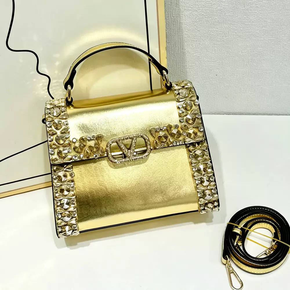 VALENTINO
COPY ONE
NEW CAME
WITH BOX
175 dhs🇦🇪🇦🇪
Zain39
Zain295
♥️♥️♥️