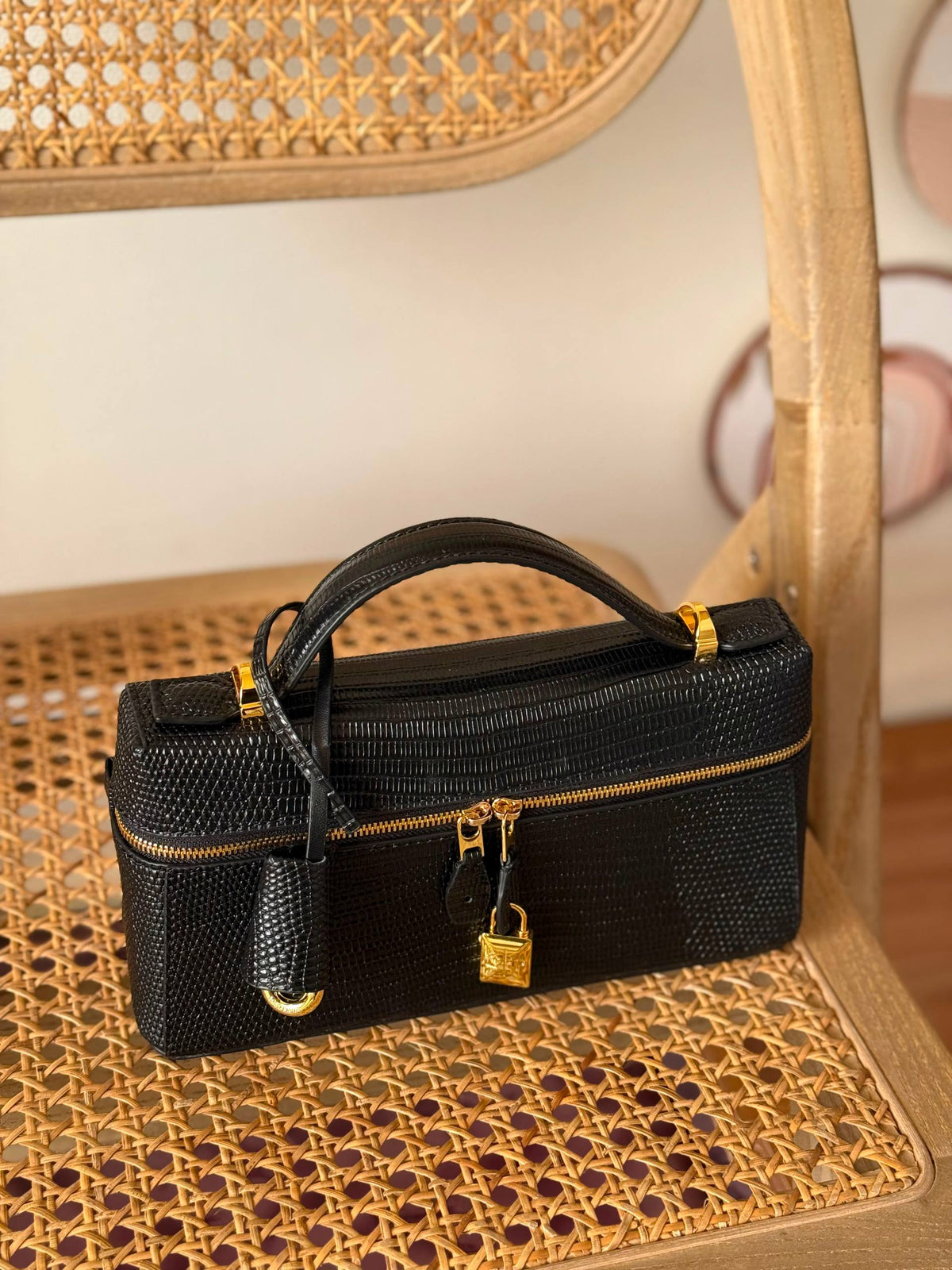 New Collection✨✨✨
LORO PIANA
23cm
350 dhs🇦🇪🇦🇪
MASTER QUALITY
With box🎁
Zain167
♥️♥️♥️