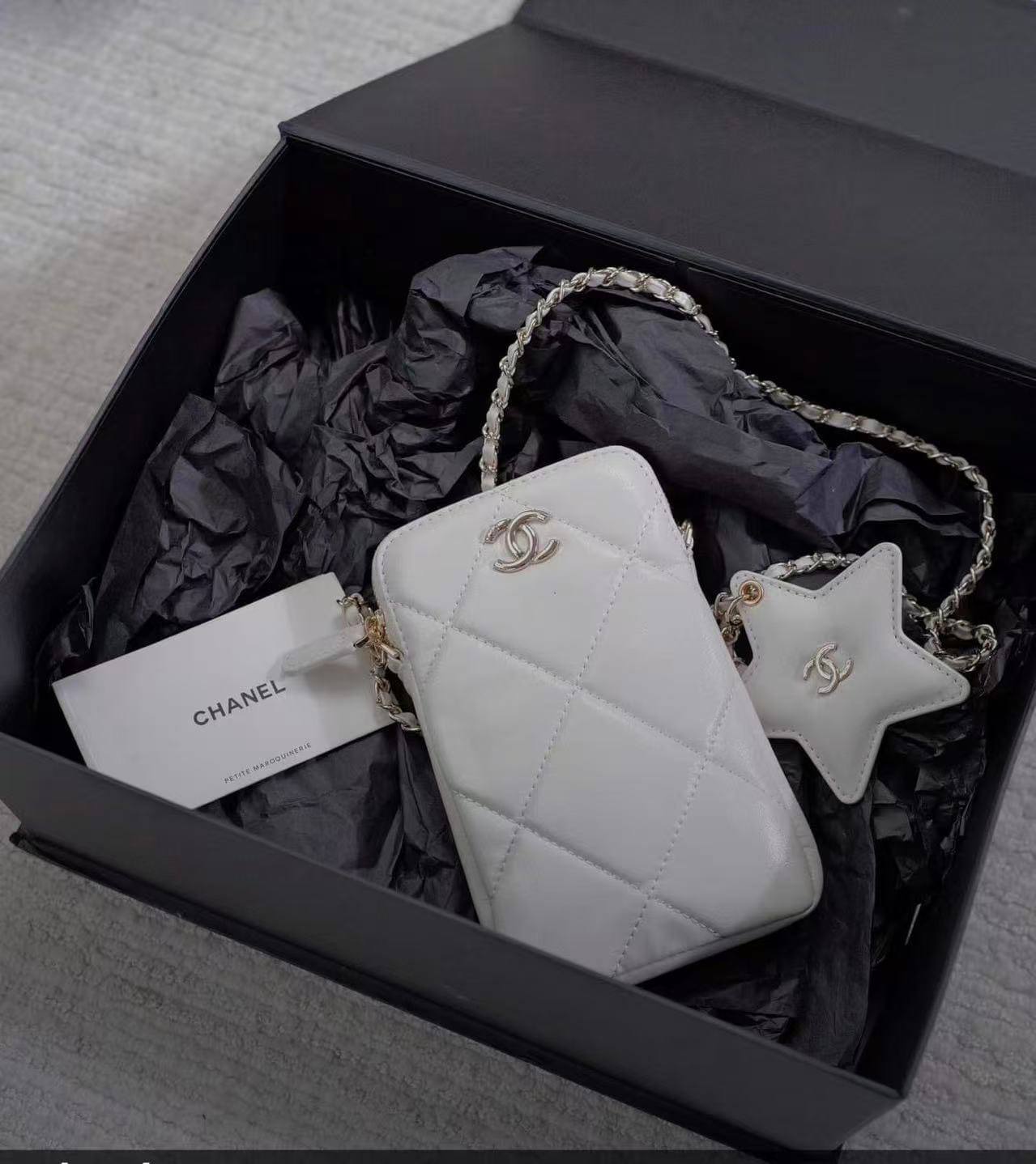 Chanel
85 dhs🇦🇪🇦🇪
Zain26
♥️♥️♥️