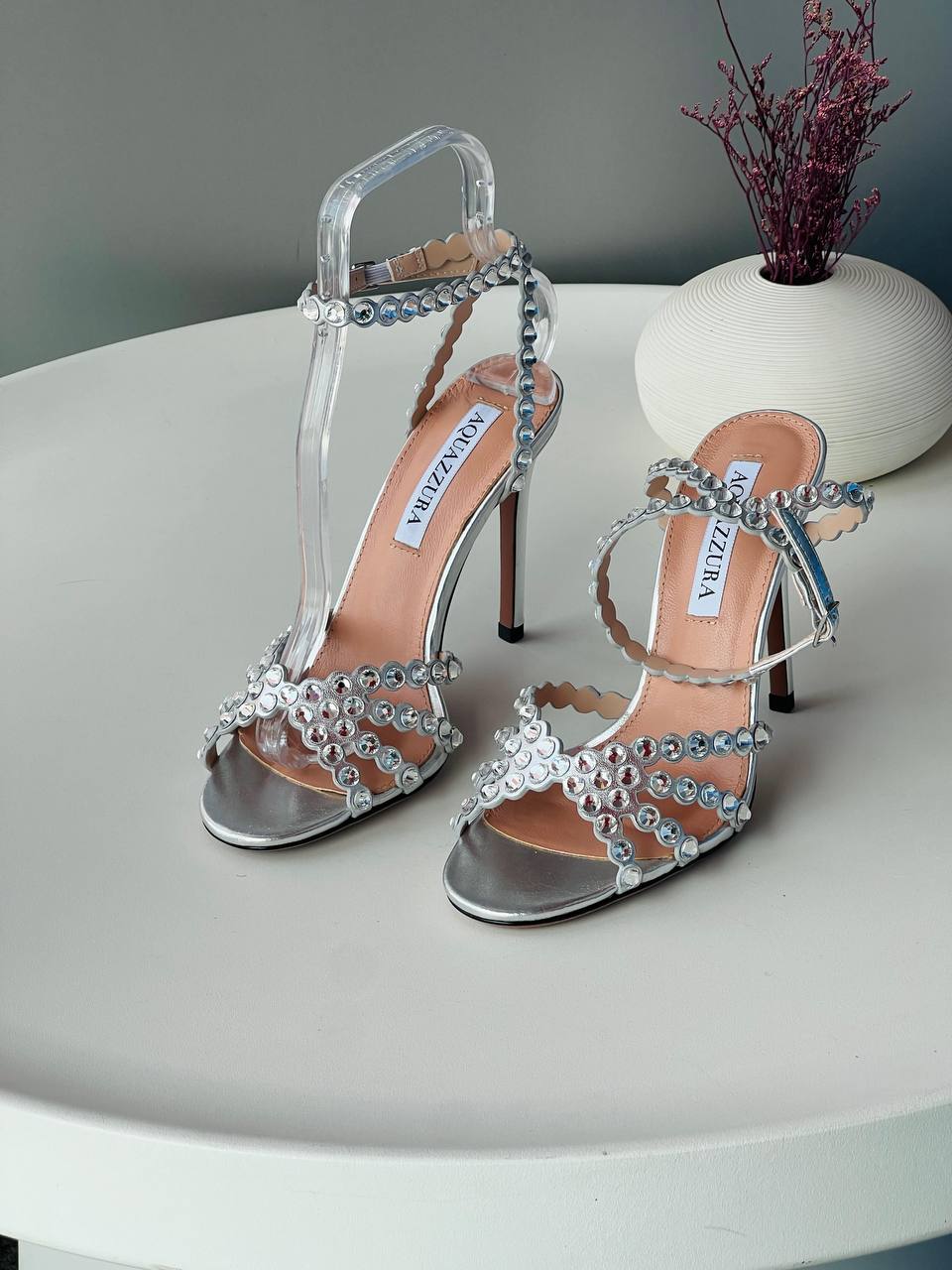 AQUAZZURA VIP 😇
340 dhs
36-42
Zain43
♥️♥️♥️