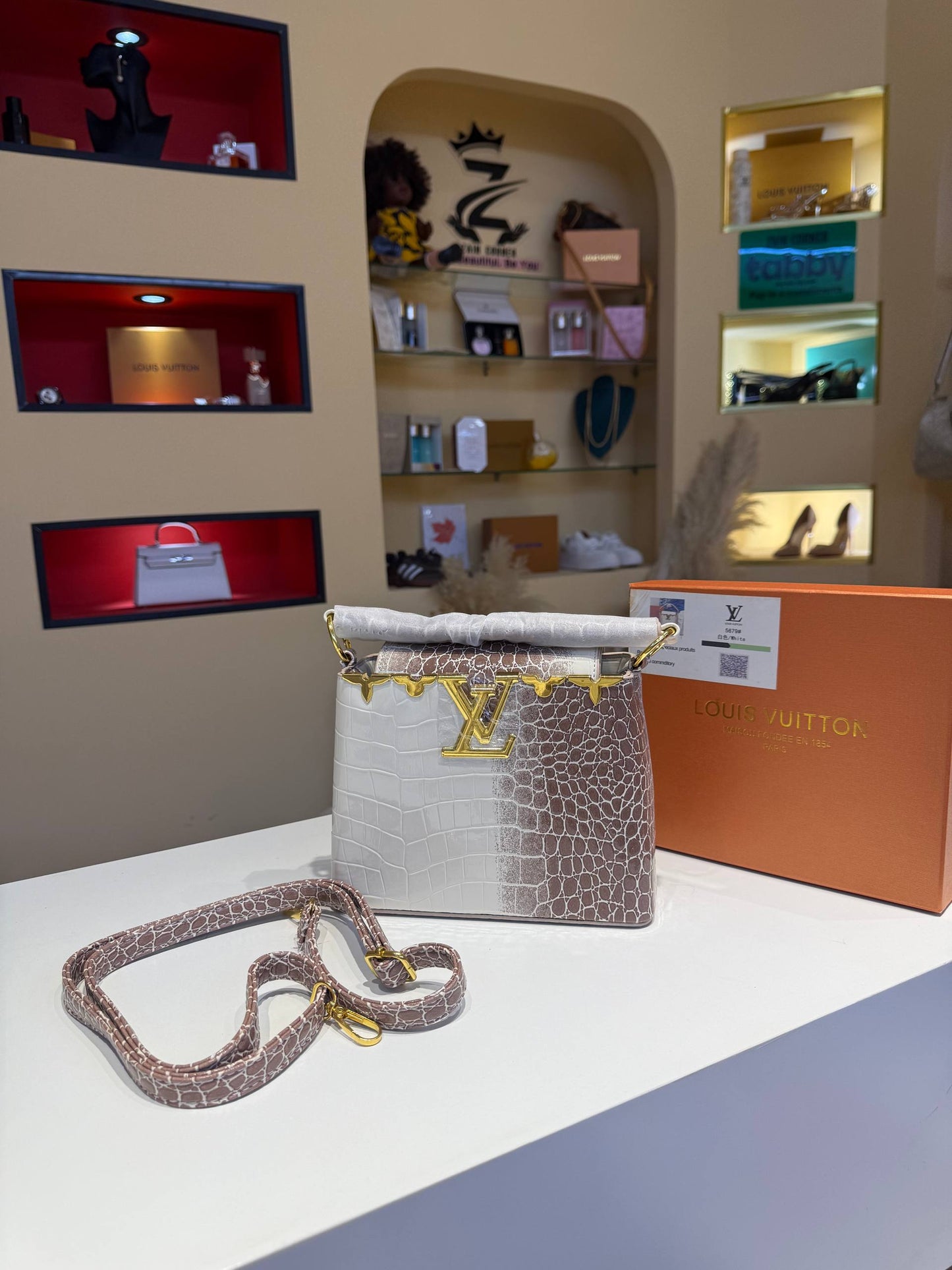 Lv
75 dhs
With box
Zain31
اطلبوها من الوتس المثبت في الأعلى👆🏻👆🏻
تواصلو معنا 👈🏻 Zain
For order WhatsApp pinned 👆🏻
♥️♥️♥️