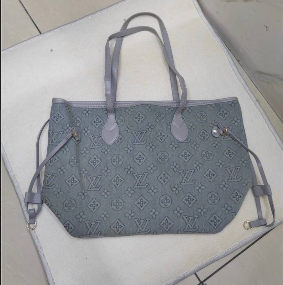 LV
withbox
120 dhs🇦🇪🇦🇪
Zain143
♥️♥️♥️