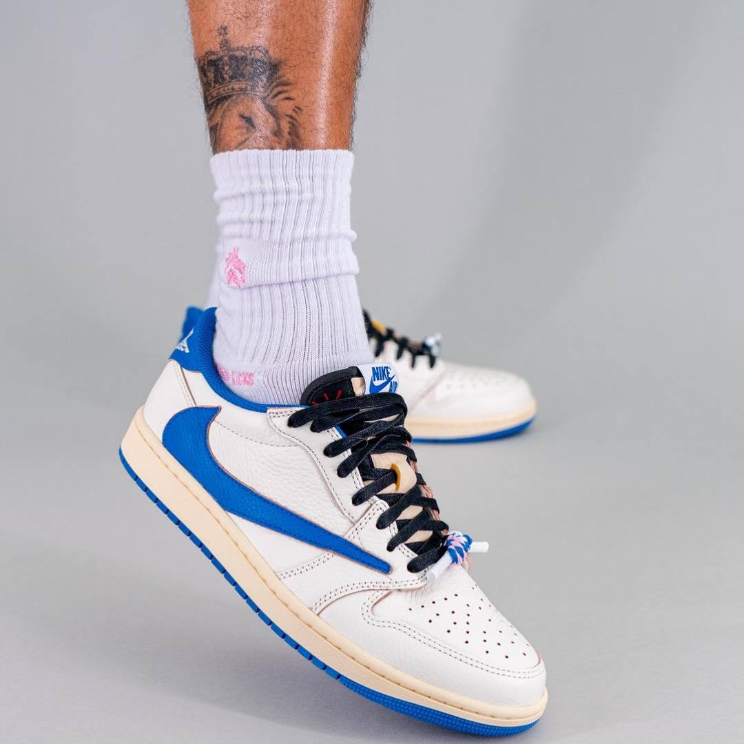 Jordan 1 Retro Low OG SP Fragment × Travis Scott Sail Military Blue ,Size 36-45 ,
260 dhs🪙🌨️
Zain18
♥️♥️♥️
