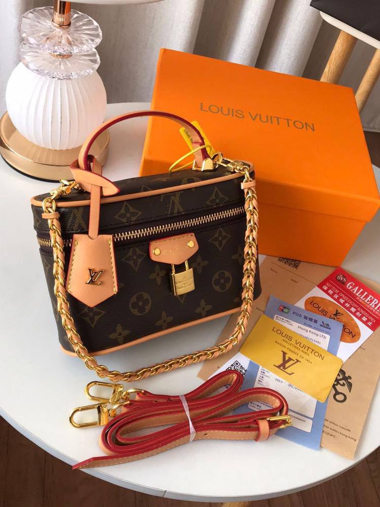 LV
90 dhs✅
with box
size 19×7×12cm
Zain42
♥️♥️♥️