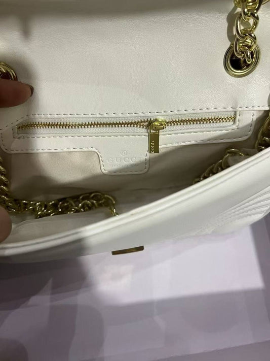 GUCCI
GOOD QUALITY 💯
90 dhs🪙💚
WITH BOX 📦
Zain28
♥️♥️♥️