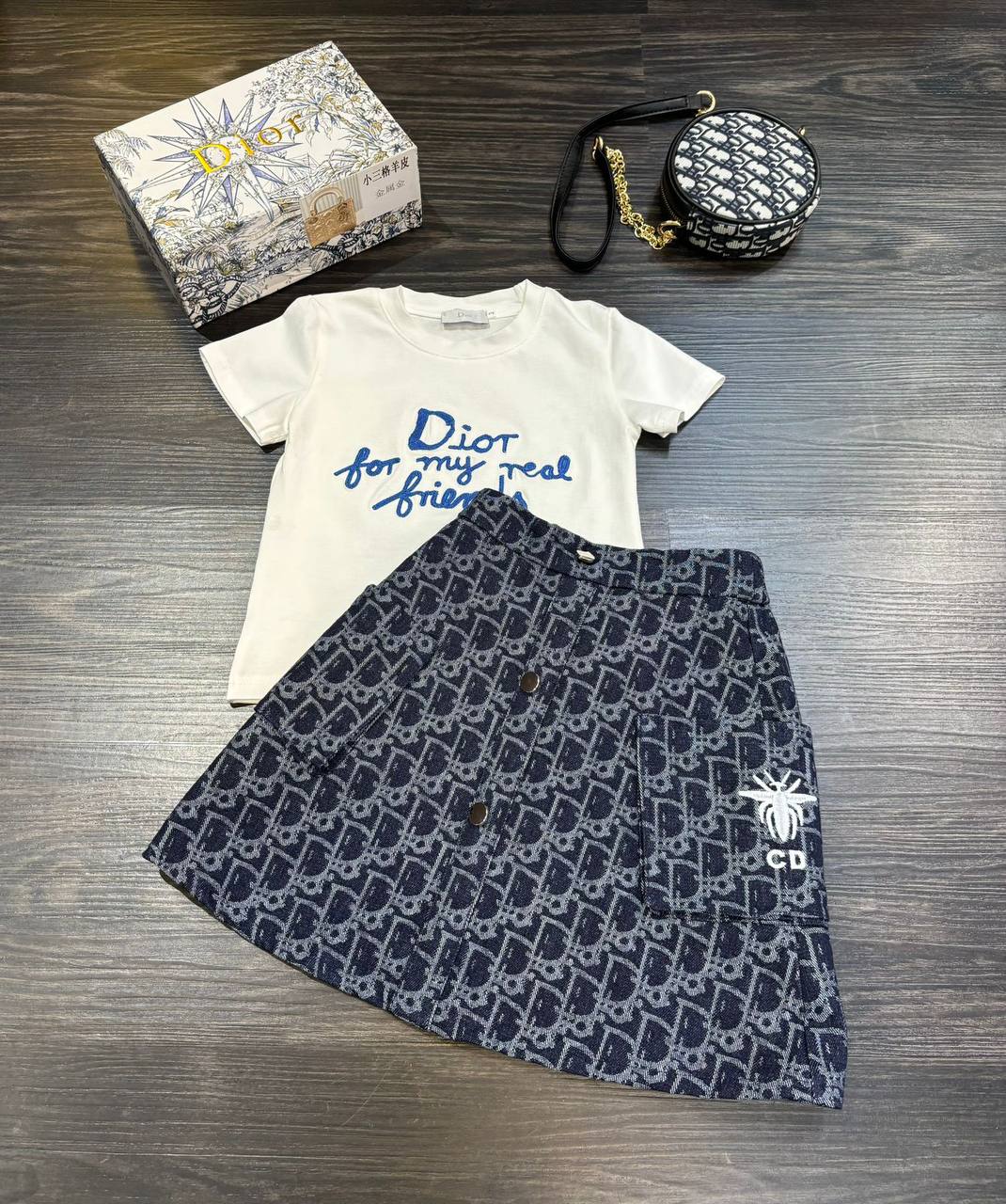 Gucci - Dior
1-12y
130 dhs🇦🇪
Zain151
♥️♥️♥️