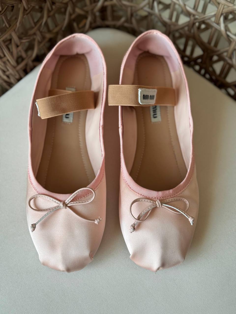 MIU MIU 🤍
🤩Available new 😍😍
Size: 36 to 41
Super master quality
450 dhs✅
Zain198
♥️♥️♥️