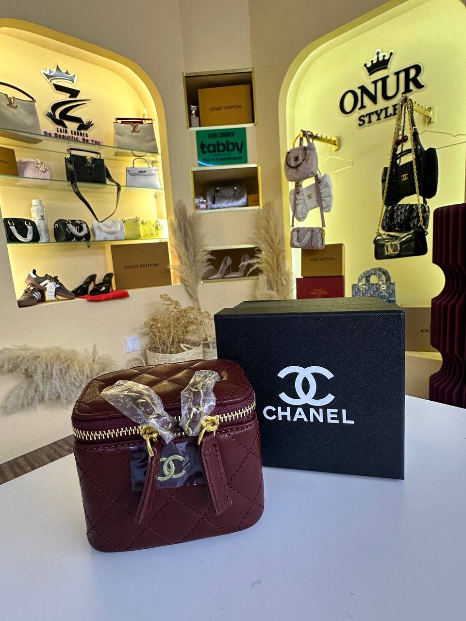 Chanel
90 dhs
With box
Zain42
♥️♥️♥️
Zc
