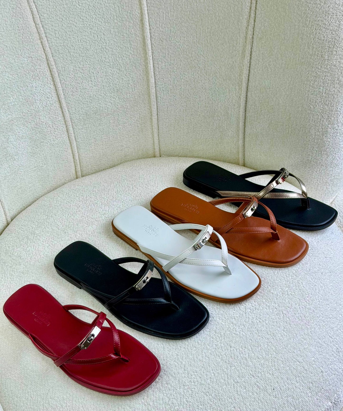 Hermes
Super *AAA* *+* Quality 💯
With original packing🎁🎁
SIZE:36and41
Available now
450 dhs✅
Zain308
♥️♥️♥️
