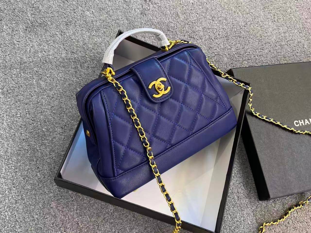 Chanel
90 dhs🪙🌨️
with box
🎁🎁🎁
size 24cm
Zain26
♥️♥️♥️